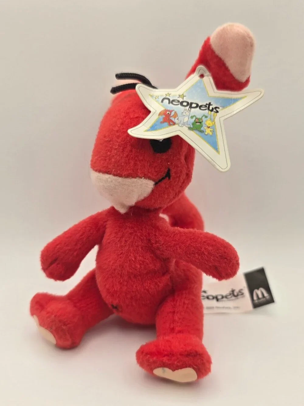 McDonald's Neopets Red Blumaroo Plushie 2004 Excellent condition with tags.